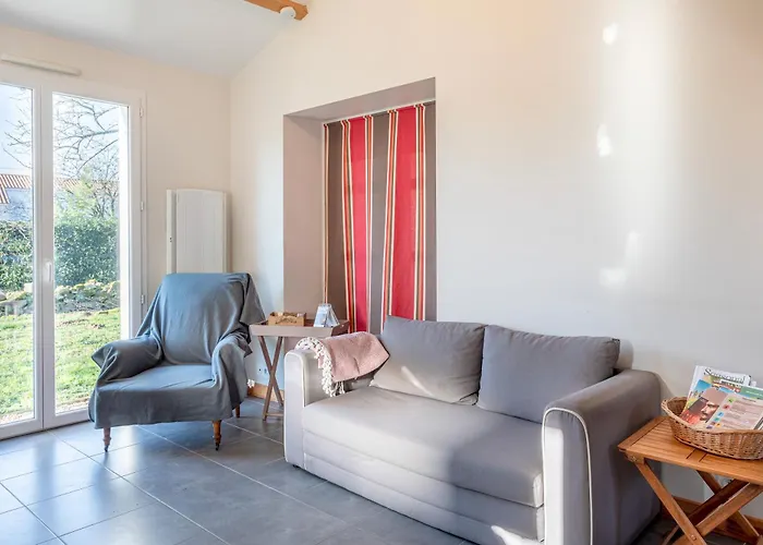 Petite Maison A La Campagne * Saint-Georges-de-Pointindoux